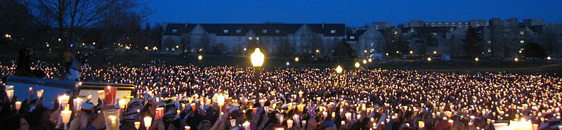 800px-2007_Virginia_Tech_massacre_candlelight_vigil