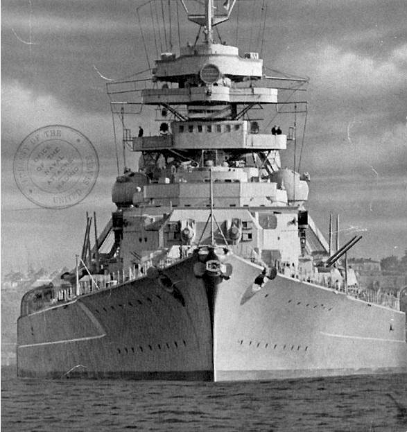 German_battleship_Bismarck_2014-07-06_16-36