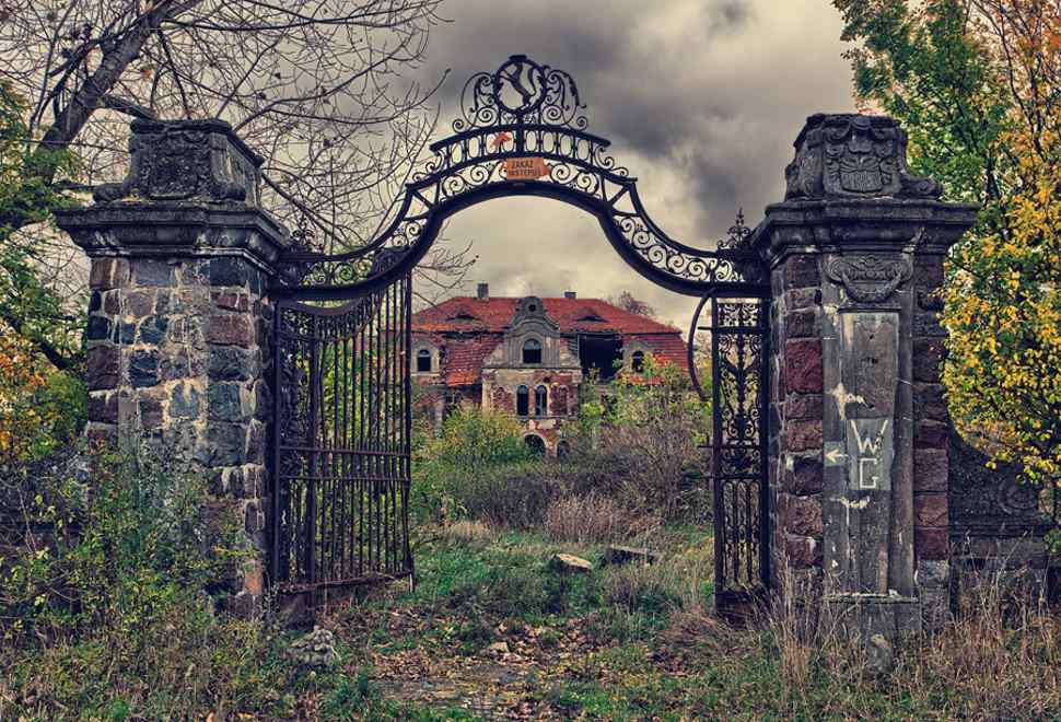 beautiful-and-creepy-places24