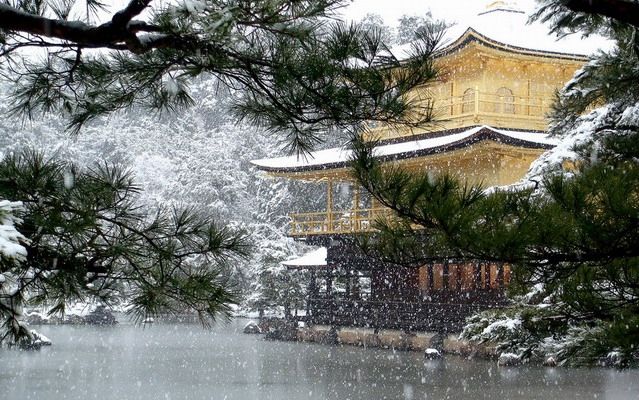 Pavilionul de Aur din Japonia –  Kinkaku-ji