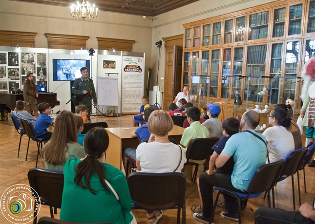 FOTOREPORTAJ: Participarea Asociației Redescoperă Istoria la Școala de Vară de la Palatul Suțu (29 august 2015)
